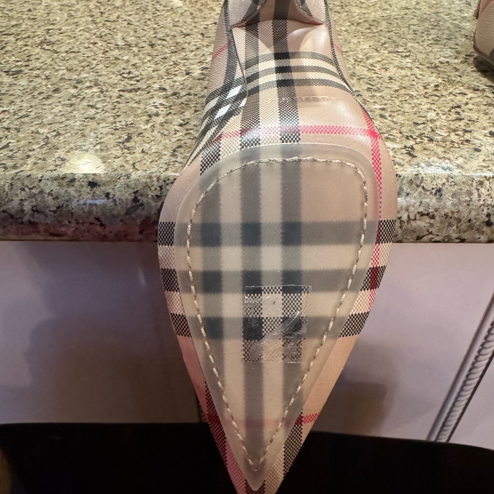 Authentic Burberry Pump. Purchase includes original box and heel caps - Picture 6 of 16